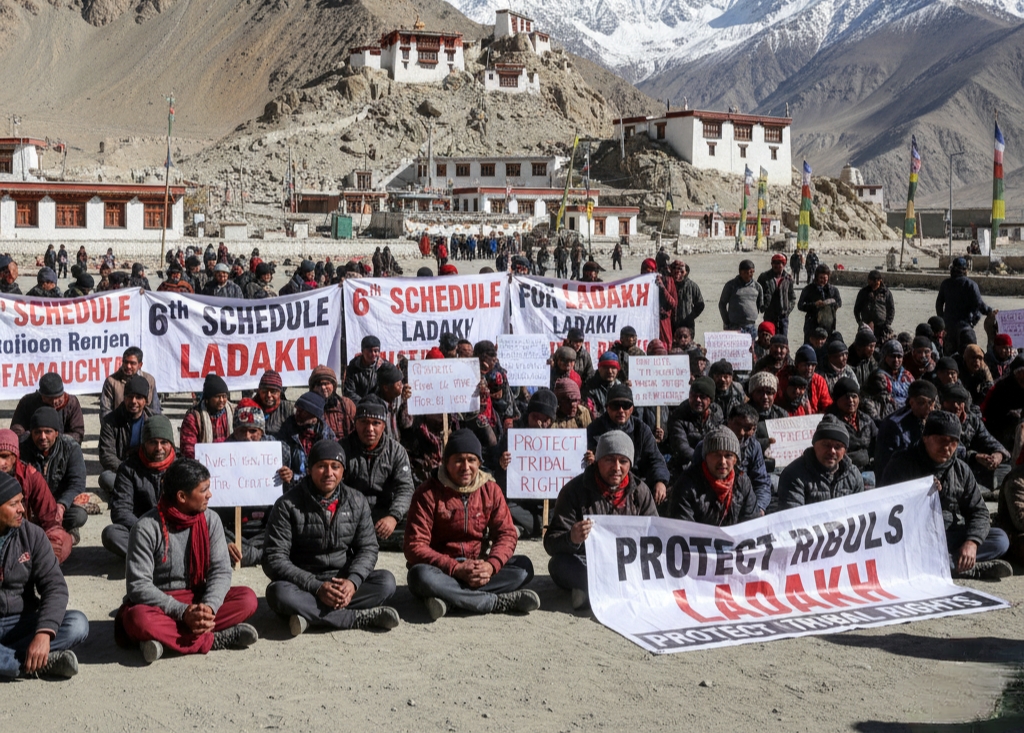 लद्दाख आंदोलन 2025 का सारांश: स्टेटहुड और Sixth Schedule की मांग, सोनम वांगचुक का अनशन, हिंसक प्रदर्शन और सरकारी प्रतिक्रिया